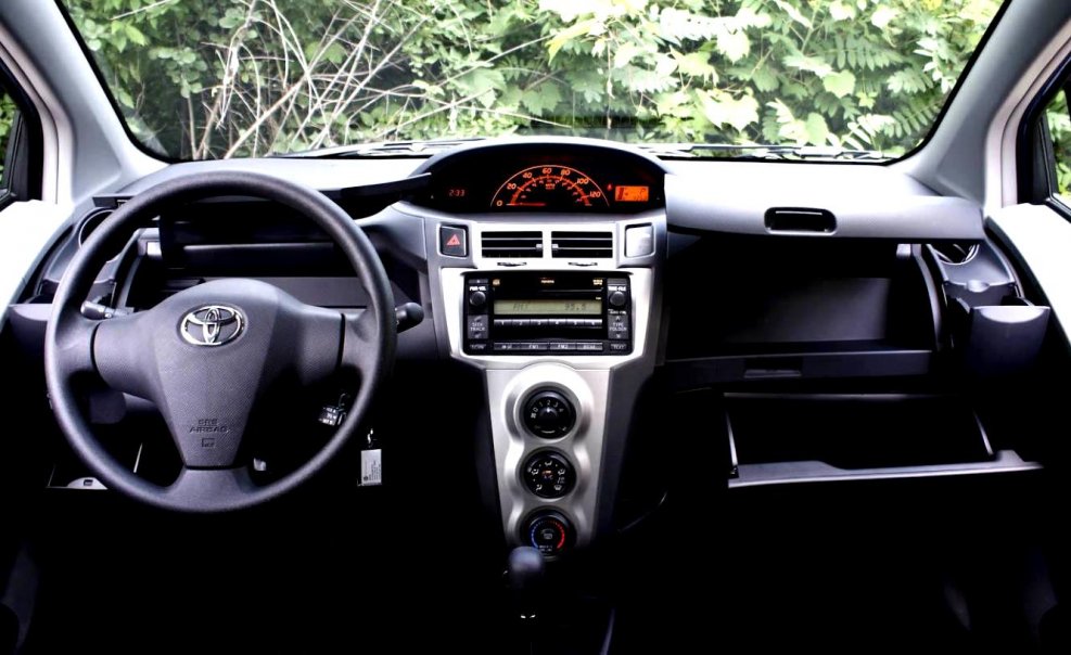 Toyota Yaris 2007 салон