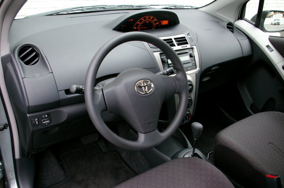 Toyota Yaris 2002 Interior