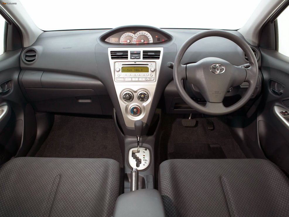 Toyota Yaris 2008 салон
