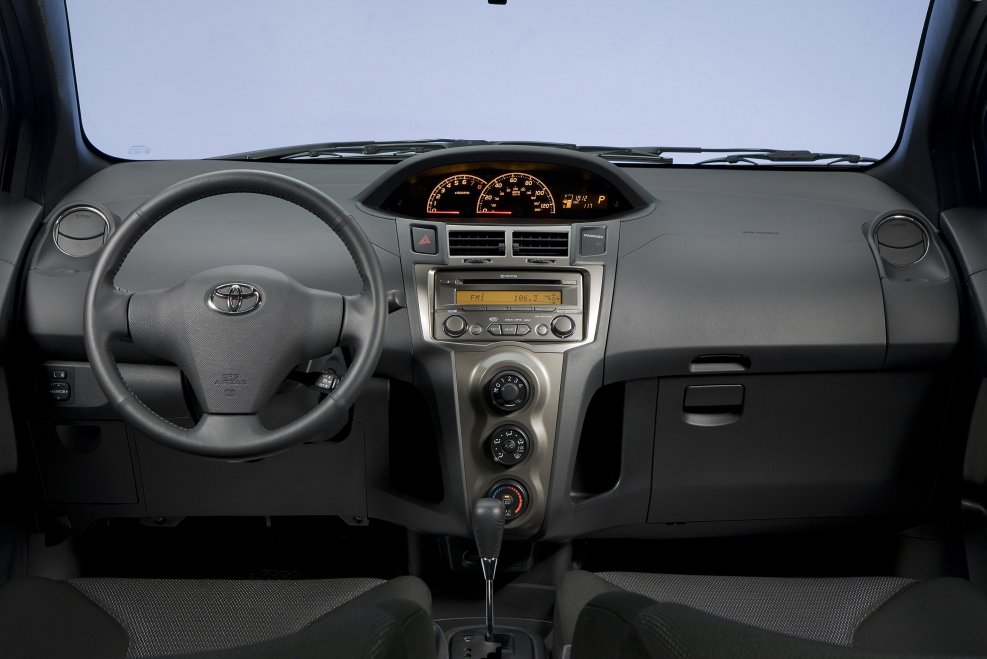 Toyota Yaris 2008 салон