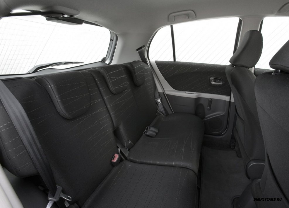 Toyota Yaris 2005 салон