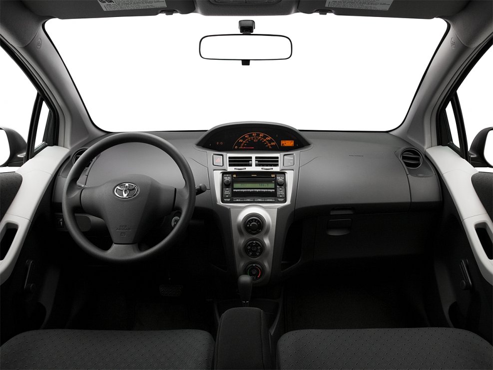 Toyota Yaris 2010 салон