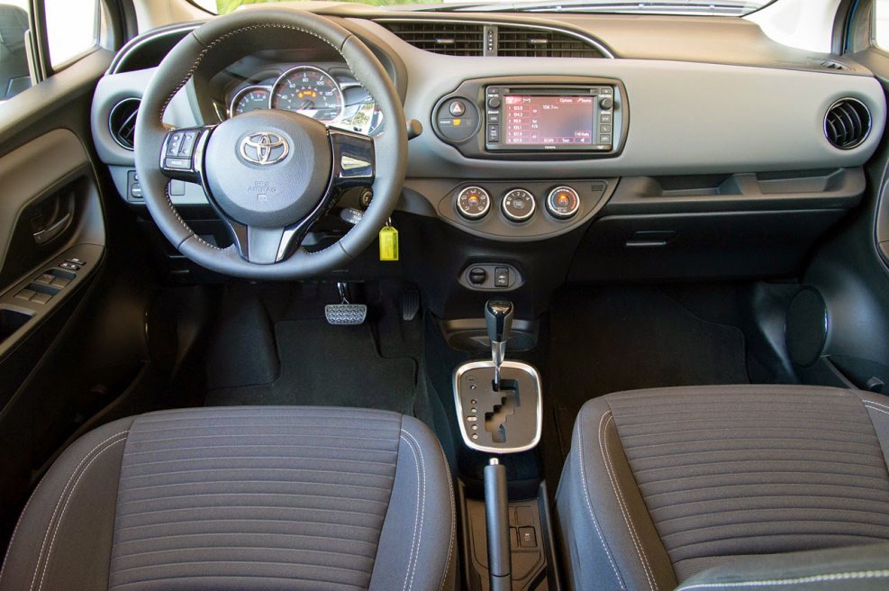 Toyota Yaris 2015 внутри
