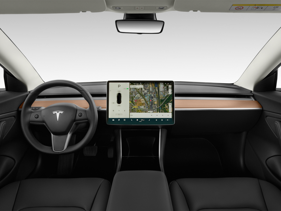 Tesla model 3 Performance салон