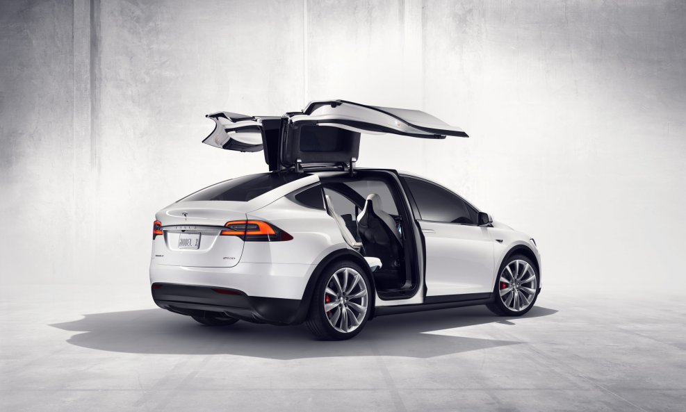 Машина Tesla model x