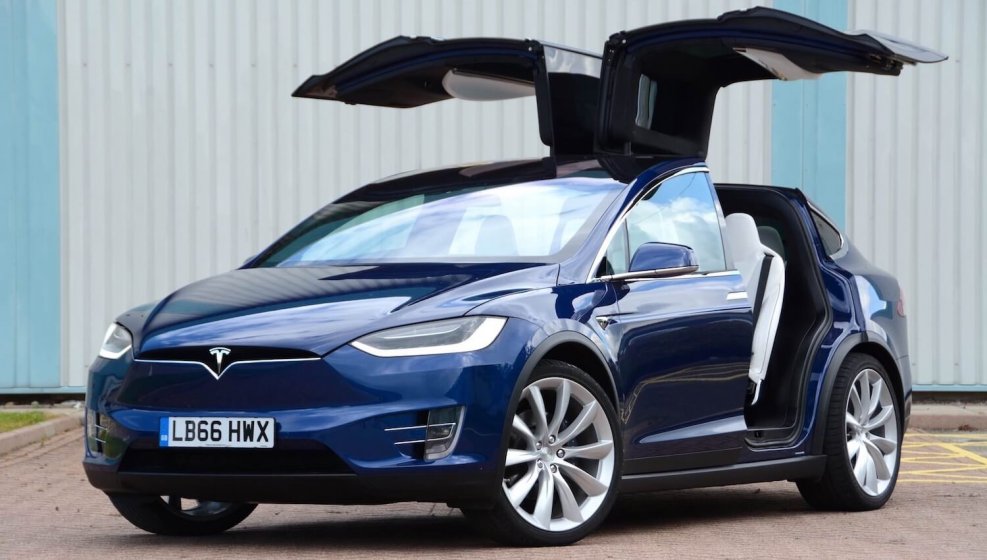 Tesla model x бирюзовая