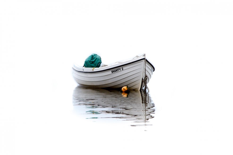 Лодка в море