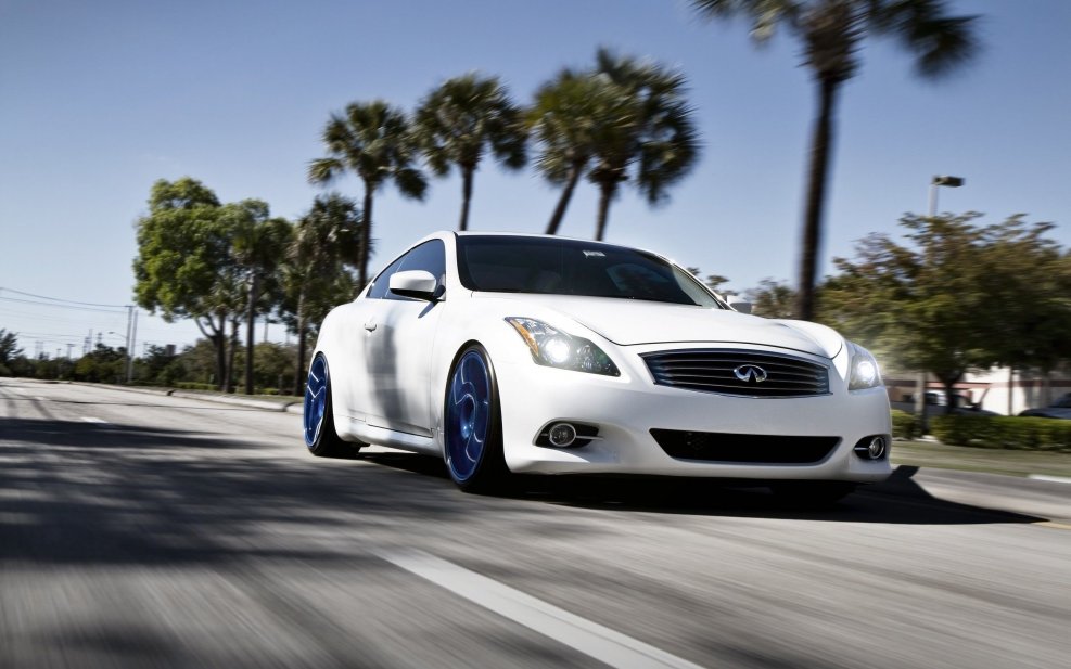 Infiniti g37 White