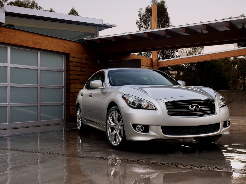 Infiniti m56