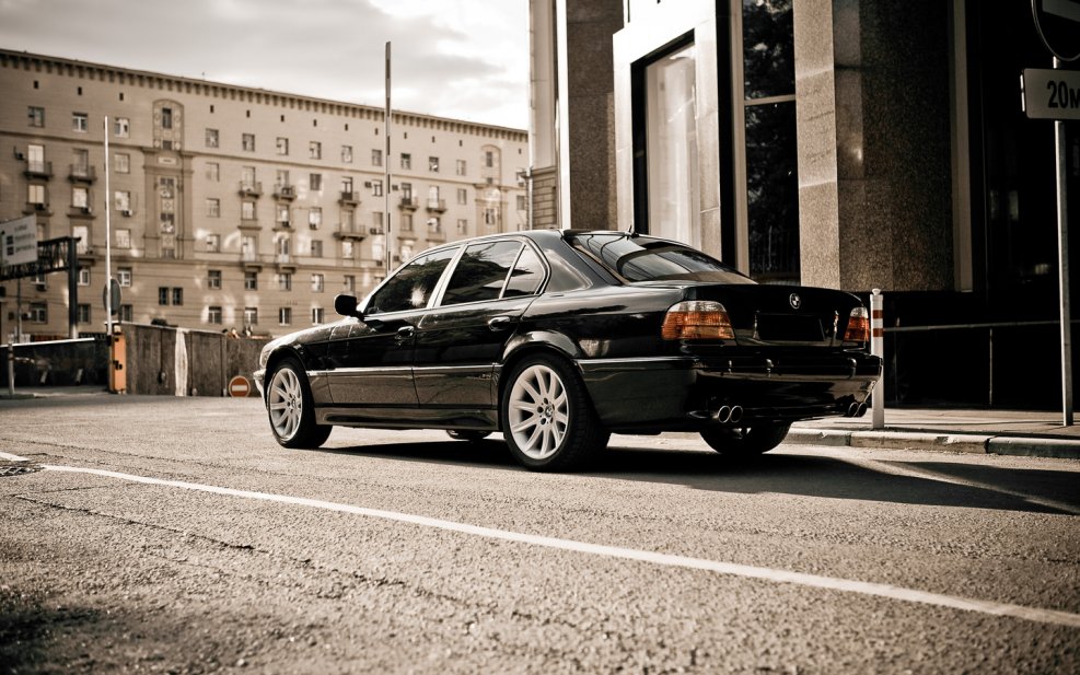 BMW 750 e38
