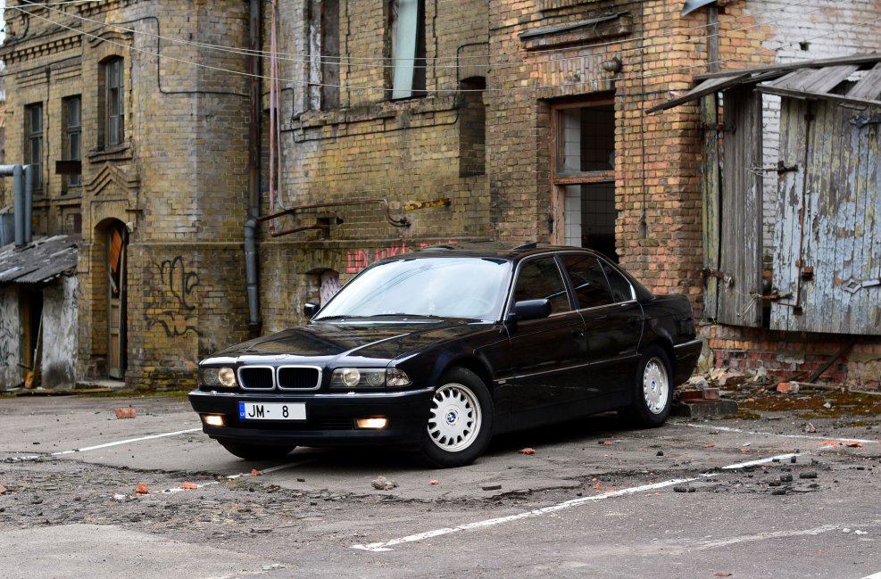 BMW e38 седан
