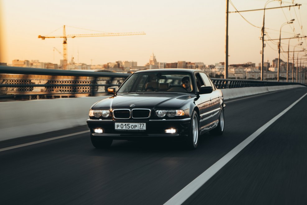 BMW е38 i