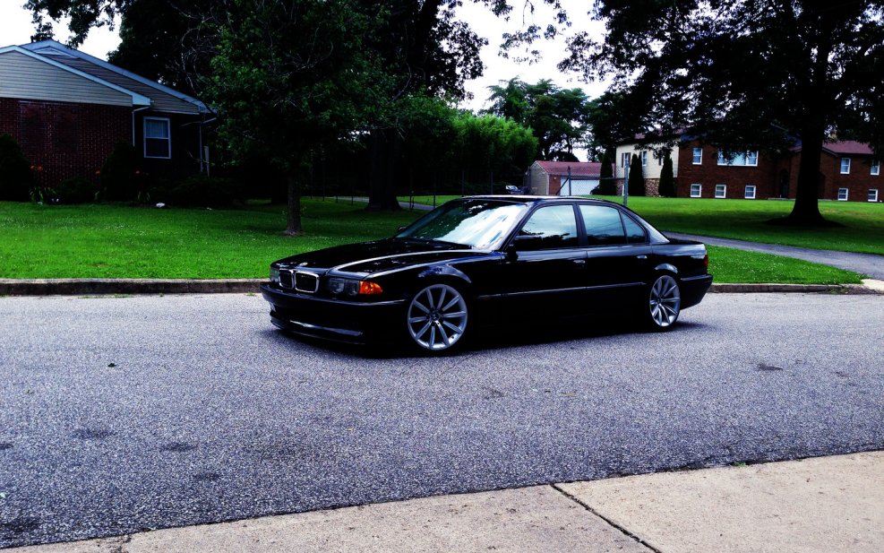 BMW e38 Black