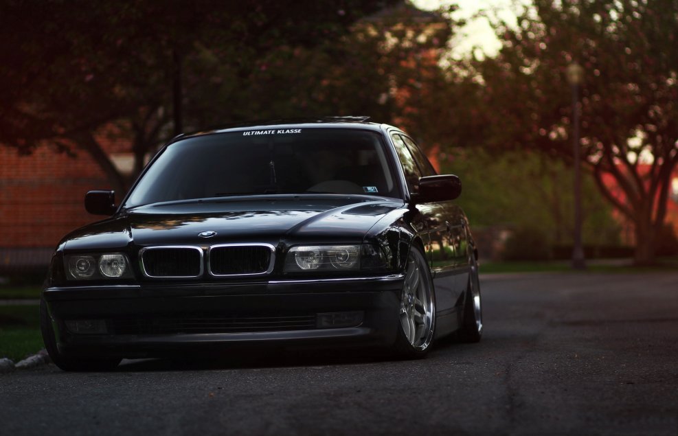BMW e38 черная