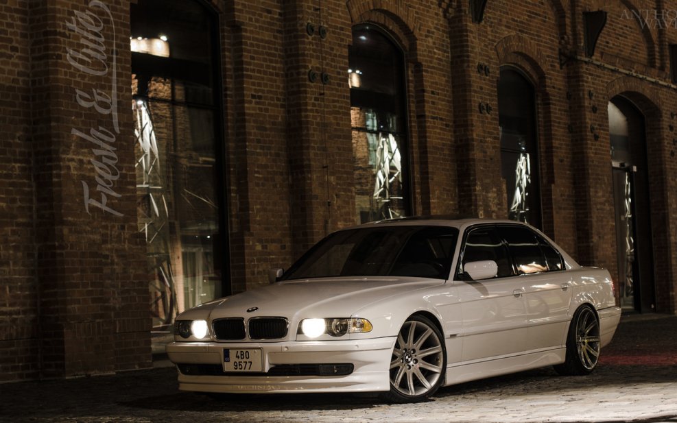 BMW 7 e38 белый