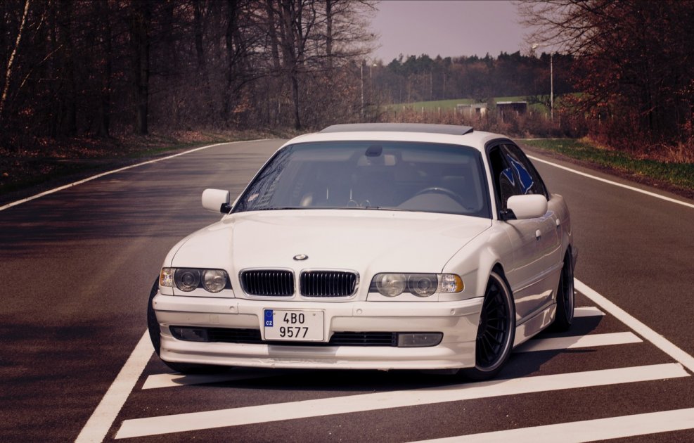BMW e38 белая