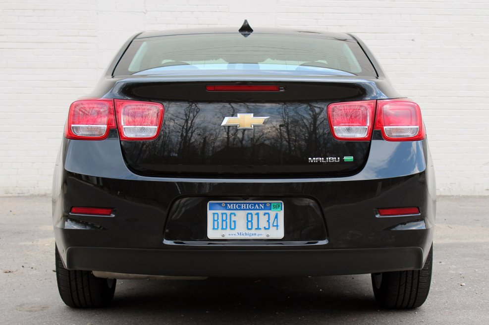 Chevrolet Malibu 2012 сзади