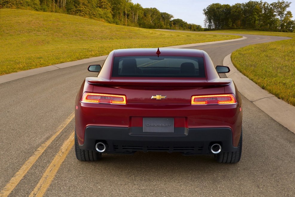 Chevrolet Camaro сзади