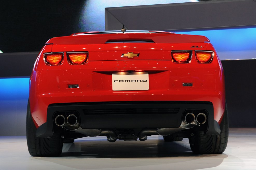 Chevrolet Camaro zl1 сзади
