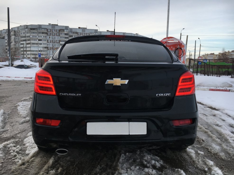 Chevrolet Cruze сзади черный