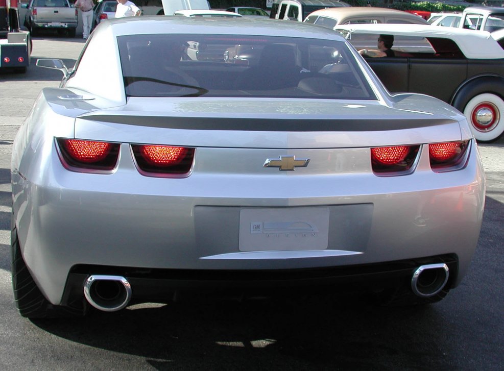 Chevrolet Camaro 2010 сзади