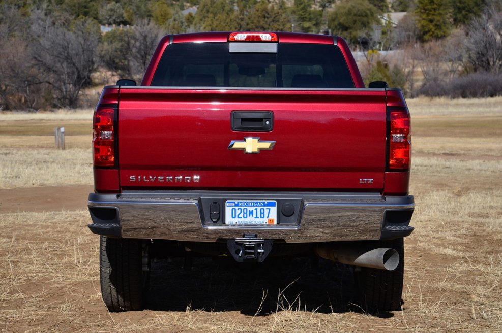 Chevrolet Silverado сзади