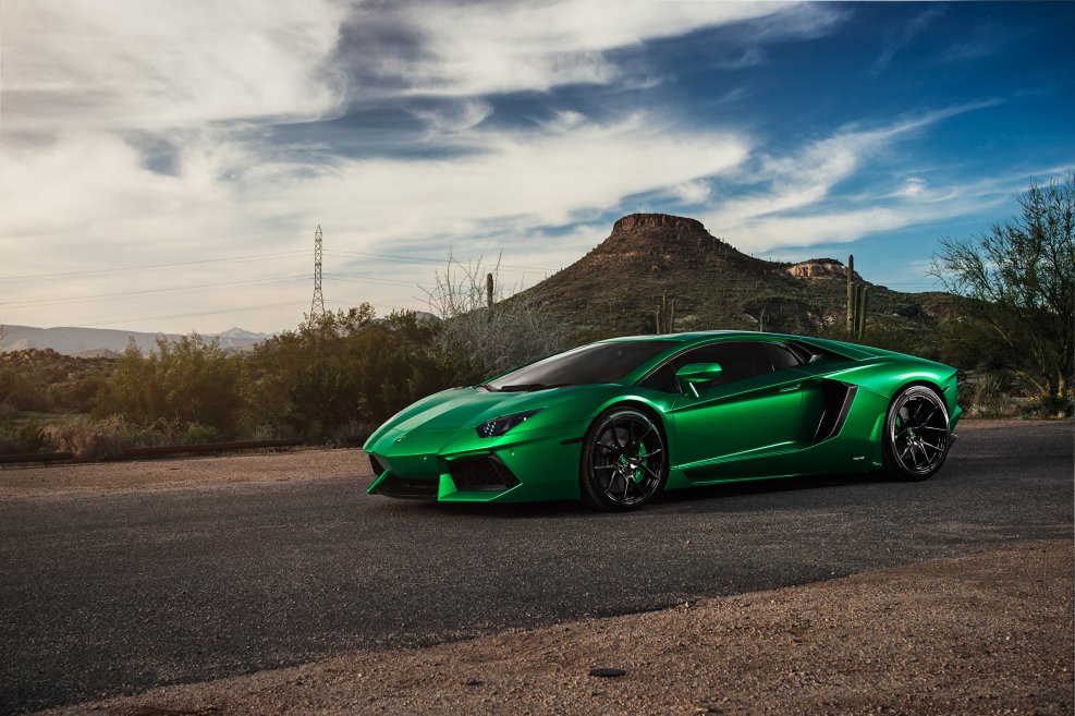 Lamborghini Aventador зеленый