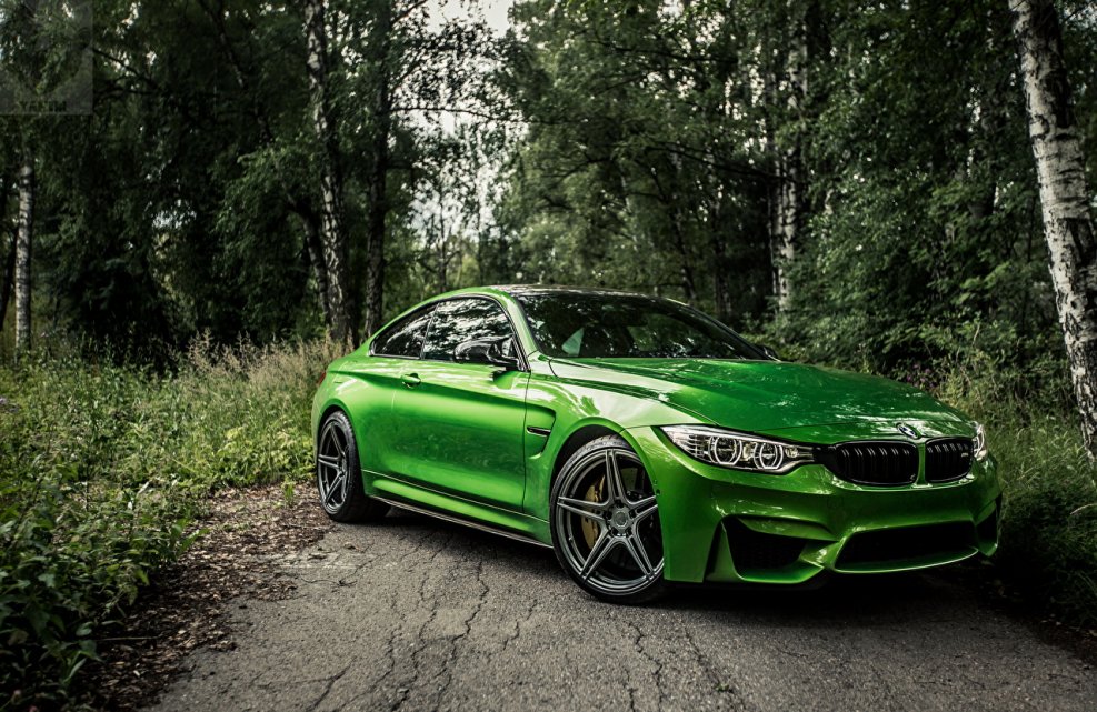 BMW m4 салатовая