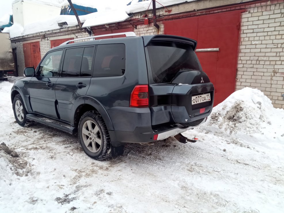 Митсубиси Паджеро 2007 сзади