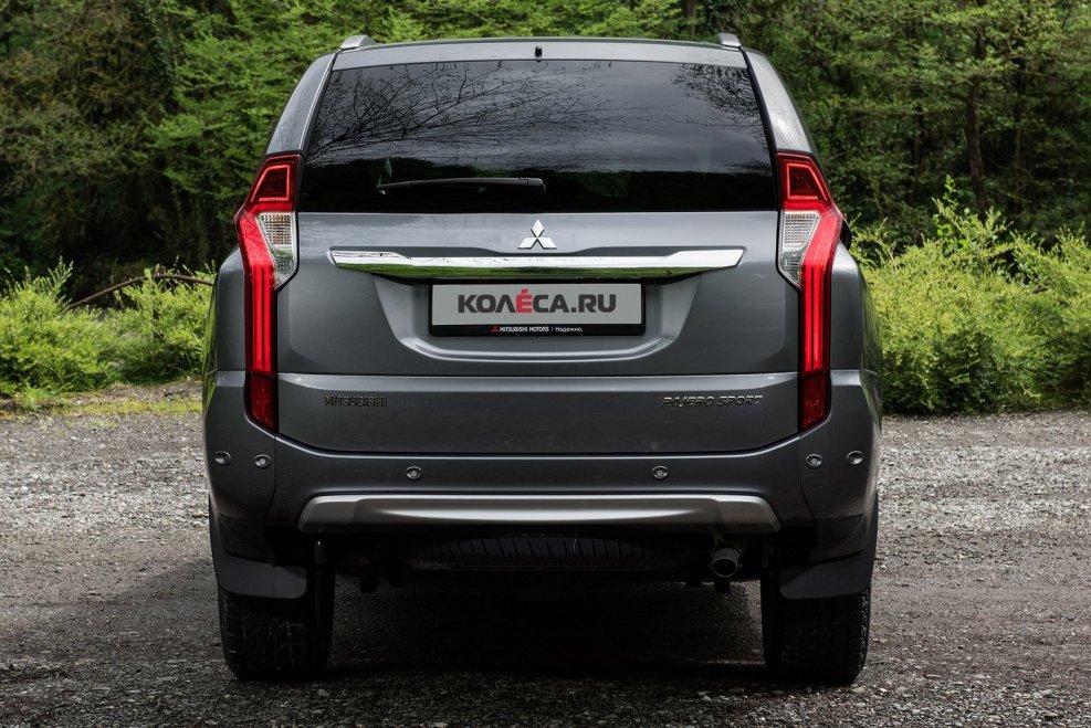 Pajero Sport 2017 сзади