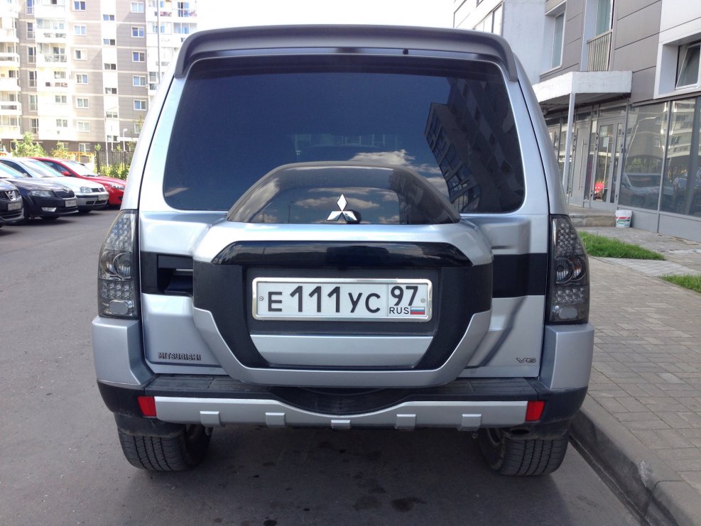 Паджеро 4 сзади