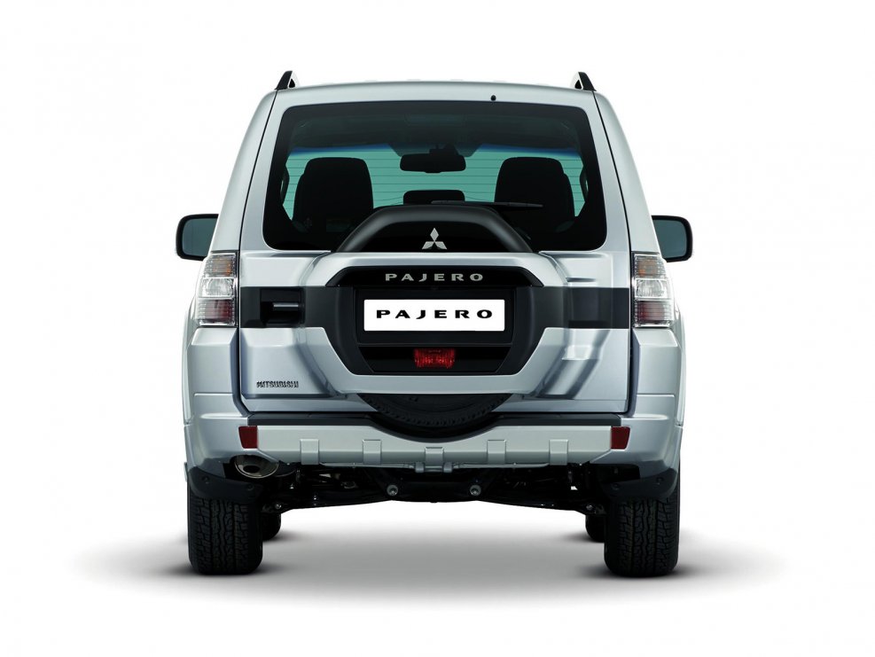 Mitsubishi Pajero 2015 сзади