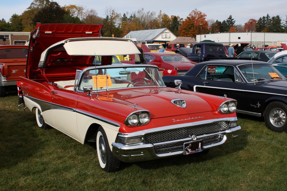 Ford Fairlane 500 Skyliner