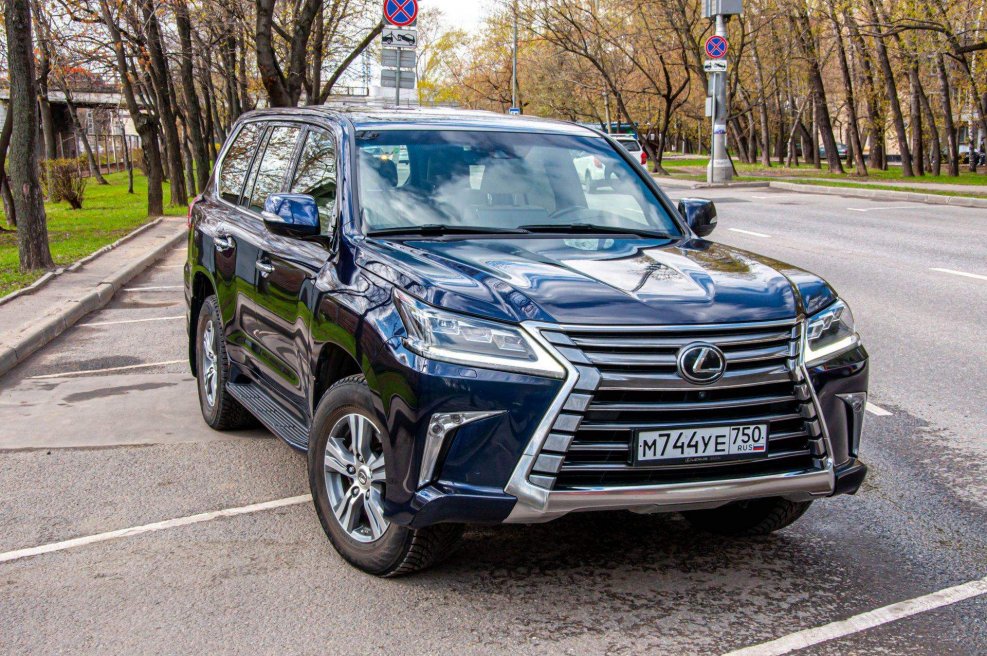 Lexus LX 570 2020 салон