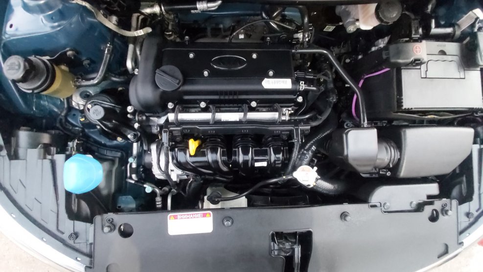 Kia Rio моторный отсек
