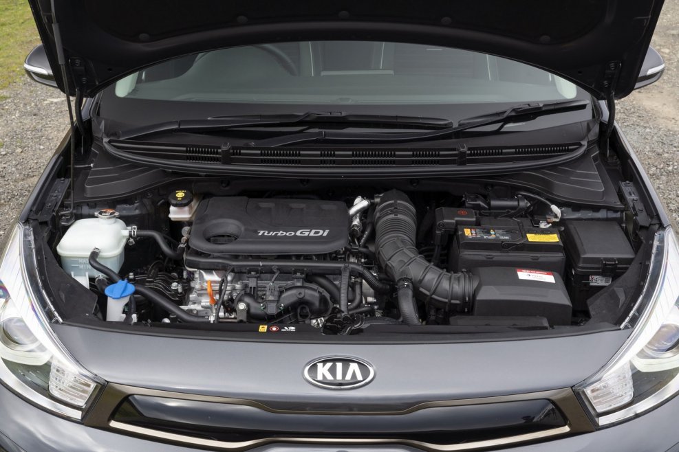 Kia Rio 2017 моторный отсек