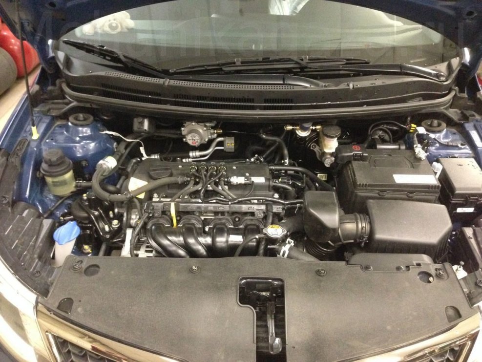 Kia Rio моторный отсек