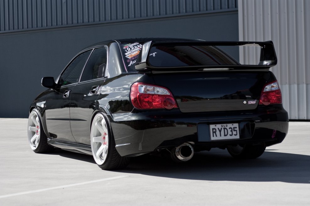 Субару Импреза WRX STI черная