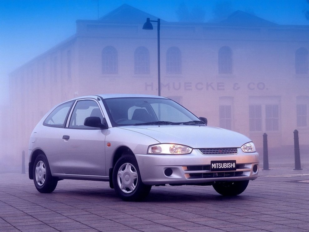 Mitsubishi Mirage 5 поколение