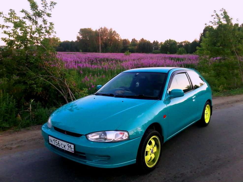 Мицубиси Мираж 1998 зеленая