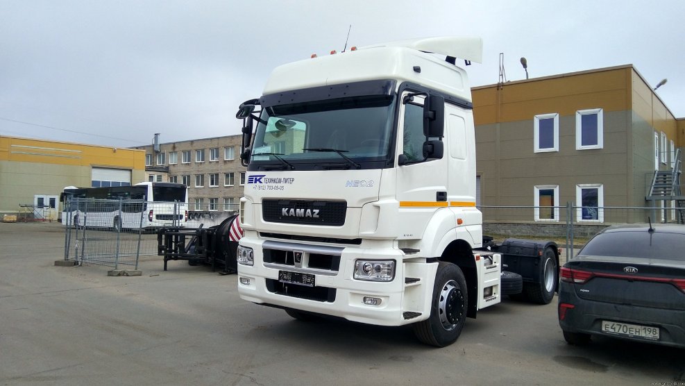Седельный тягач КАМАЗ 5490
