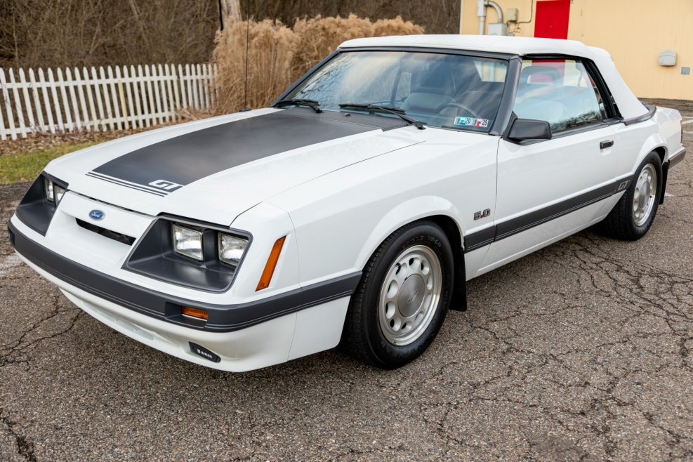 Ford sedan 1985