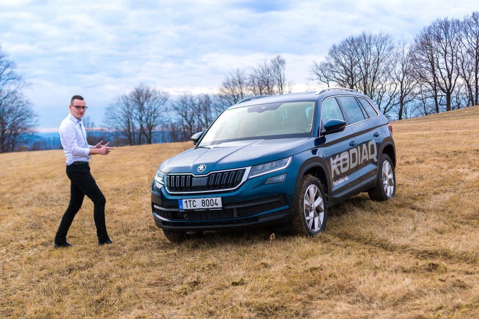 Skoda Karoq синий