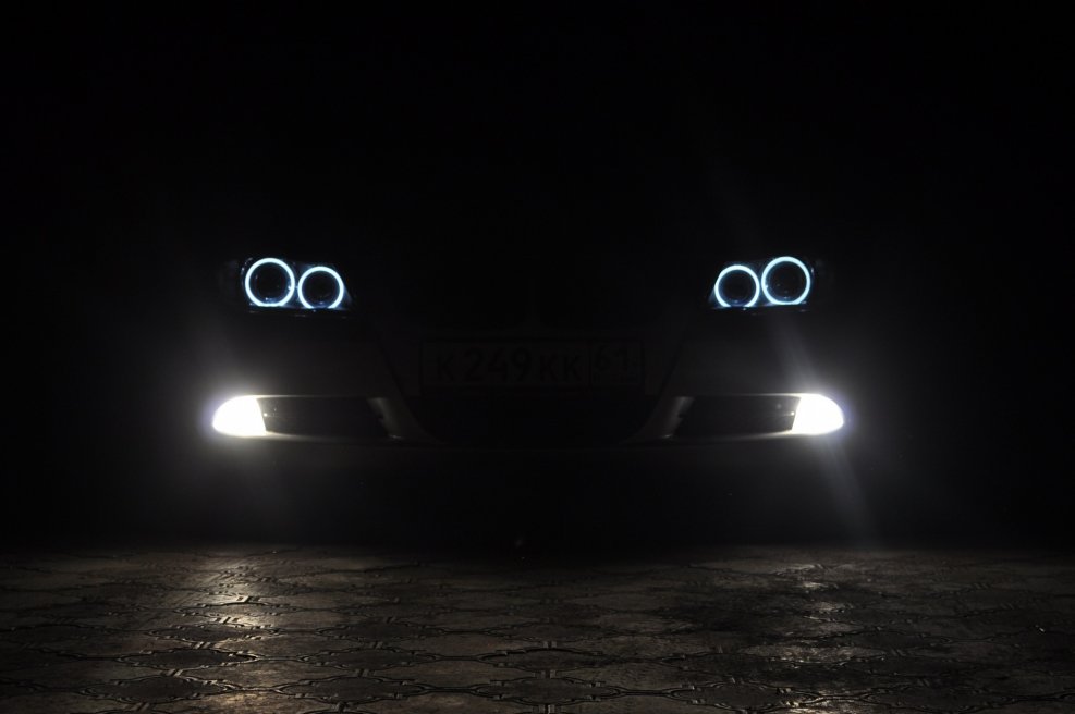 BMW ангельские глазки в темноте