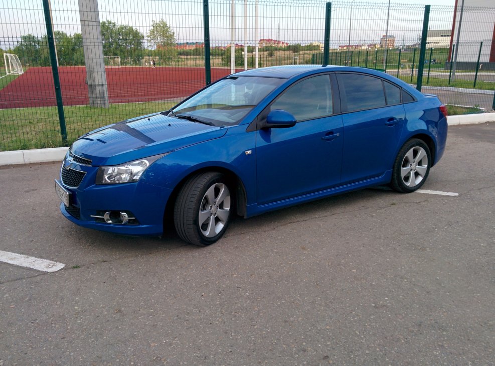 Chevrolet Cruze синий