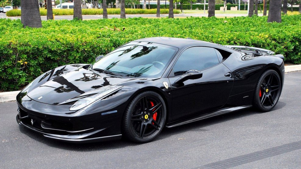 Автомобиль Ferrari 458 Italia