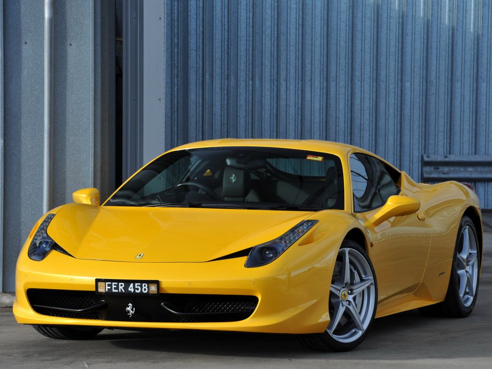 Автомобиль Ferrari 458 Italia