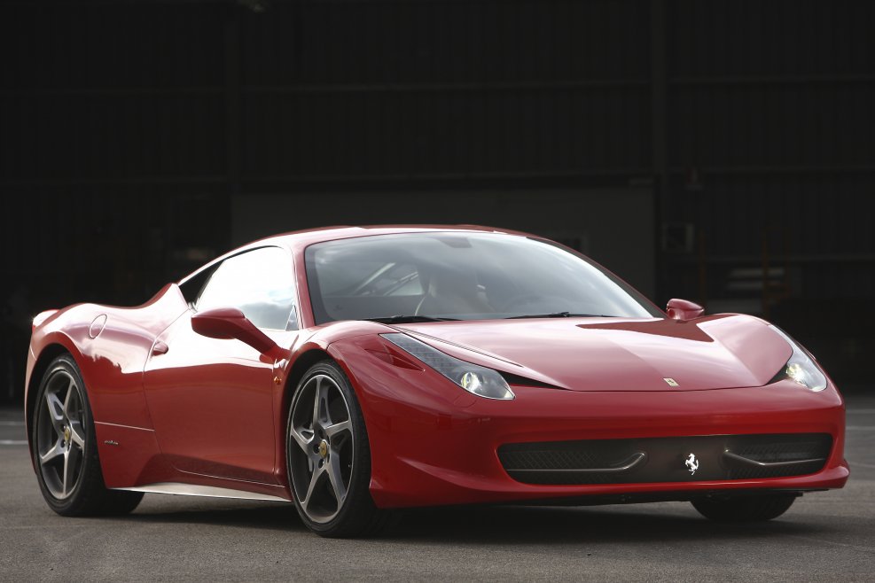 Автомобиль Ferrari 458 Italia