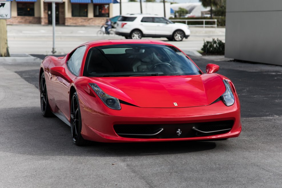 Ferrari 458 Italia красная