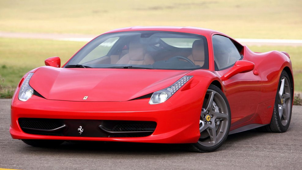 Автомобиль Ferrari 458 Italia